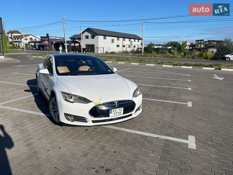 Ліфтбек Tesla Model S 2015 в Києві