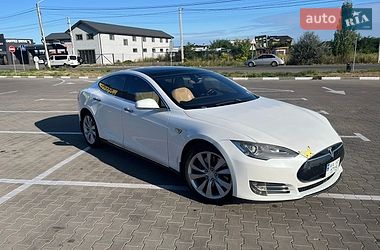 Ліфтбек Tesla Model S 2015 в Києві