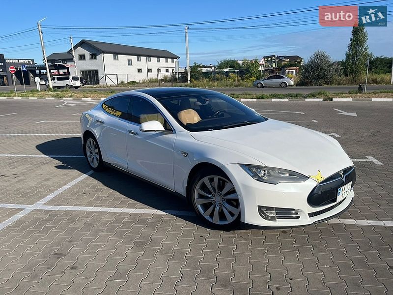 Ліфтбек Tesla Model S 2015 в Києві