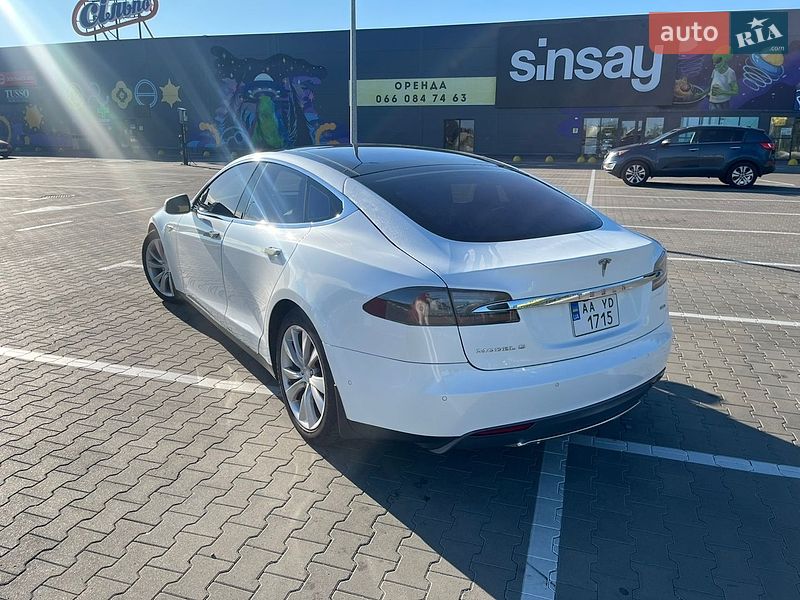 Ліфтбек Tesla Model S 2015 в Києві