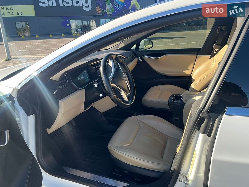 Ліфтбек Tesla Model S 2015 в Києві