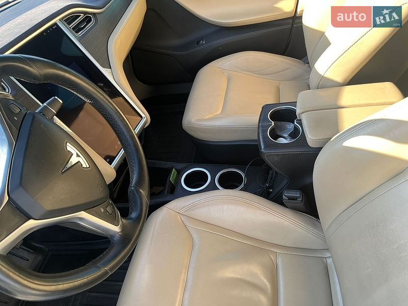 Ліфтбек Tesla Model S 2015 в Києві