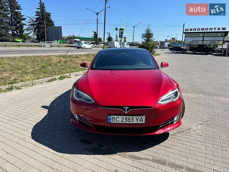 Ліфтбек Tesla Model S 2018 в Львові