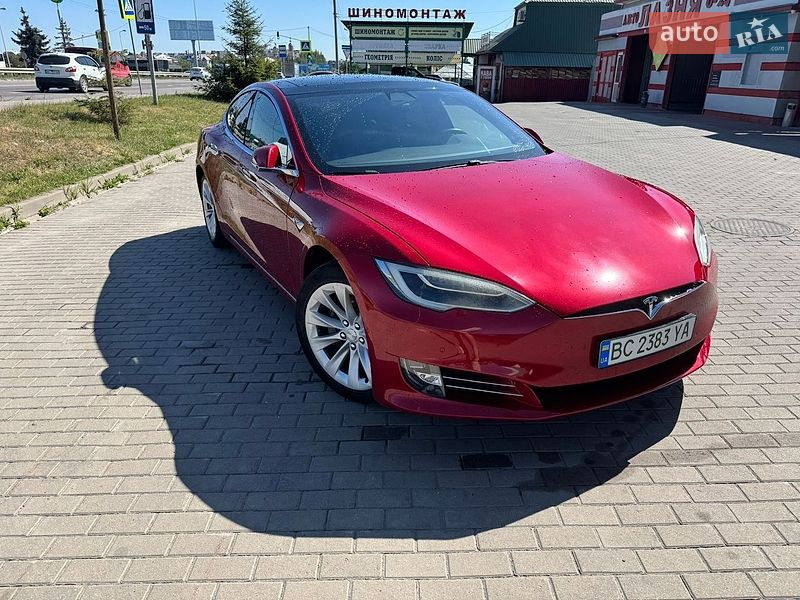 Ліфтбек Tesla Model S 2018 в Львові