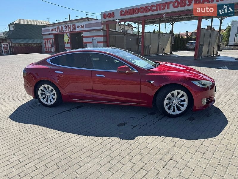 Ліфтбек Tesla Model S 2018 в Львові