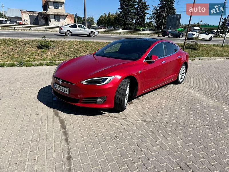 Ліфтбек Tesla Model S 2018 в Львові