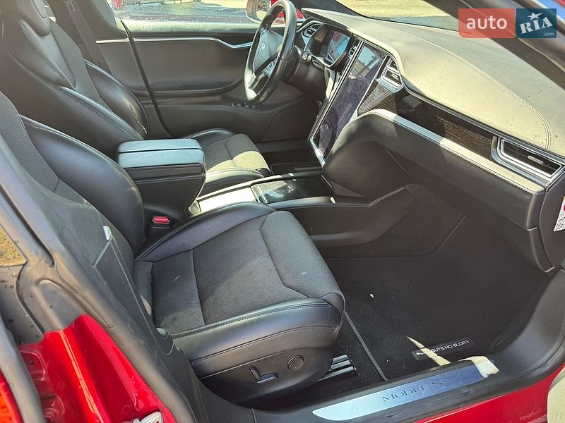 Ліфтбек Tesla Model S 2018 в Львові