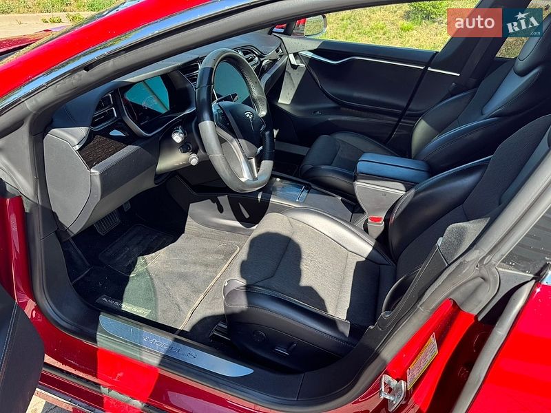 Ліфтбек Tesla Model S 2018 в Львові