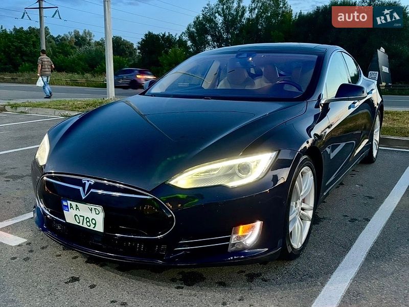 Лифтбек Tesla Model S 2014 в Ирпене
