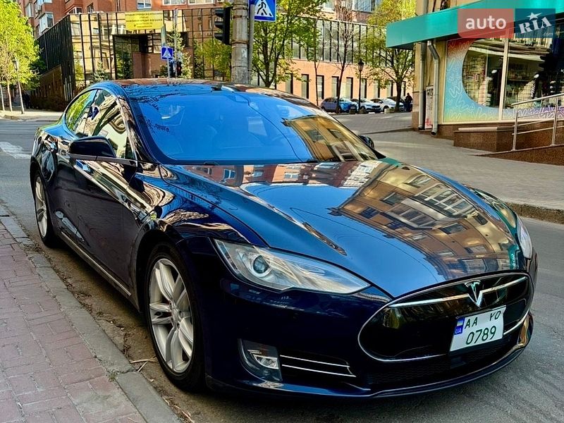 Лифтбек Tesla Model S 2014 в Ирпене