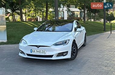 Tesla Model S  2020