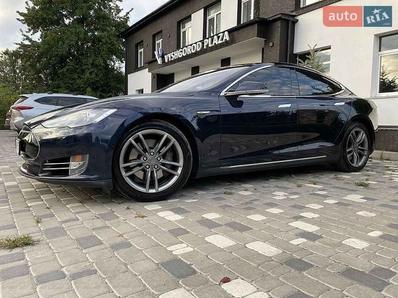 Tesla Model S 2014