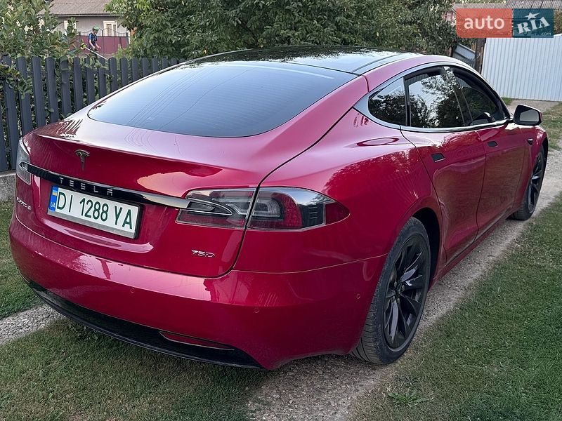 Ліфтбек Tesla Model S 2017 в Чернівцях