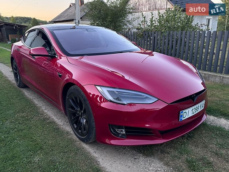 Ліфтбек Tesla Model S 2017 в Чернівцях