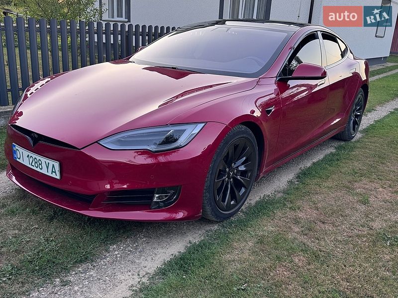 Ліфтбек Tesla Model S 2017 в Чернівцях