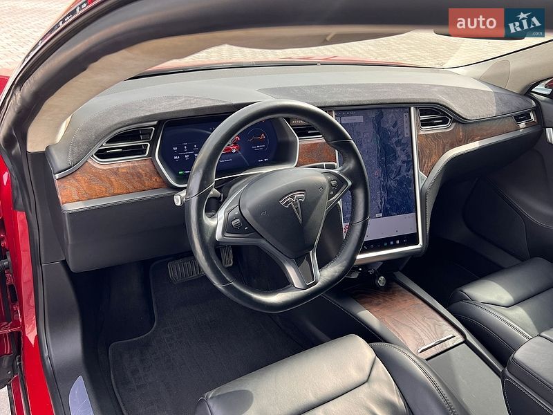 Ліфтбек Tesla Model S 2017 в Чернівцях