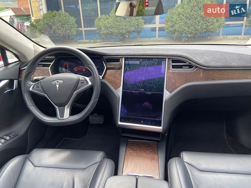 Ліфтбек Tesla Model S 2017 в Чернівцях