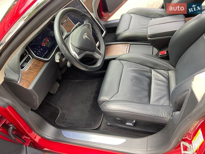 Ліфтбек Tesla Model S 2017 в Чернівцях