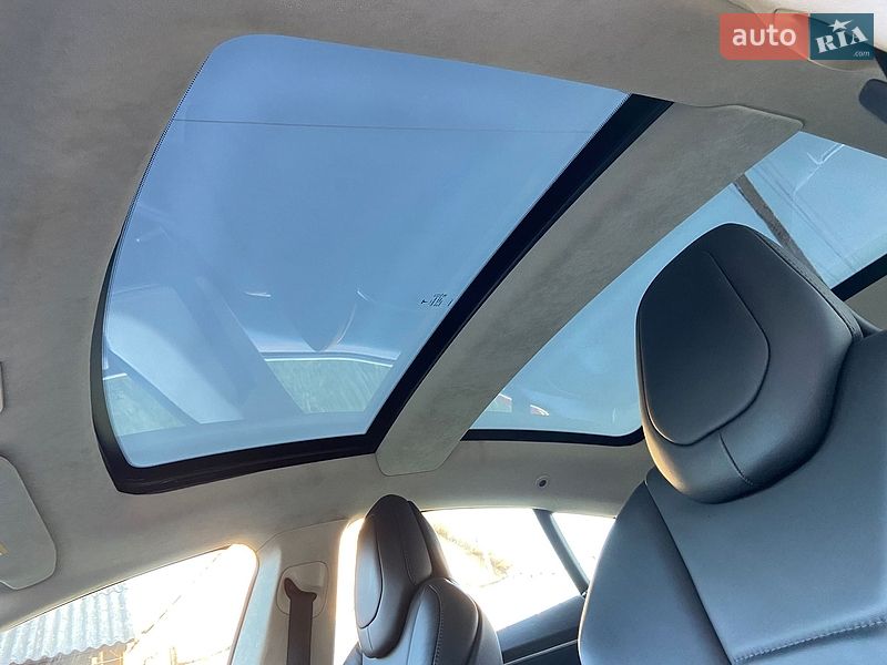 Ліфтбек Tesla Model S 2017 в Чернівцях