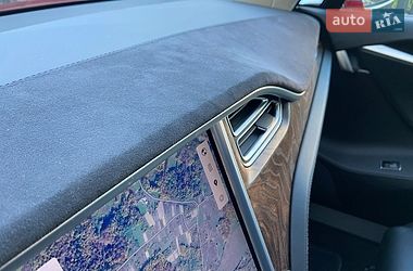Ліфтбек Tesla Model S 2017 в Чернівцях