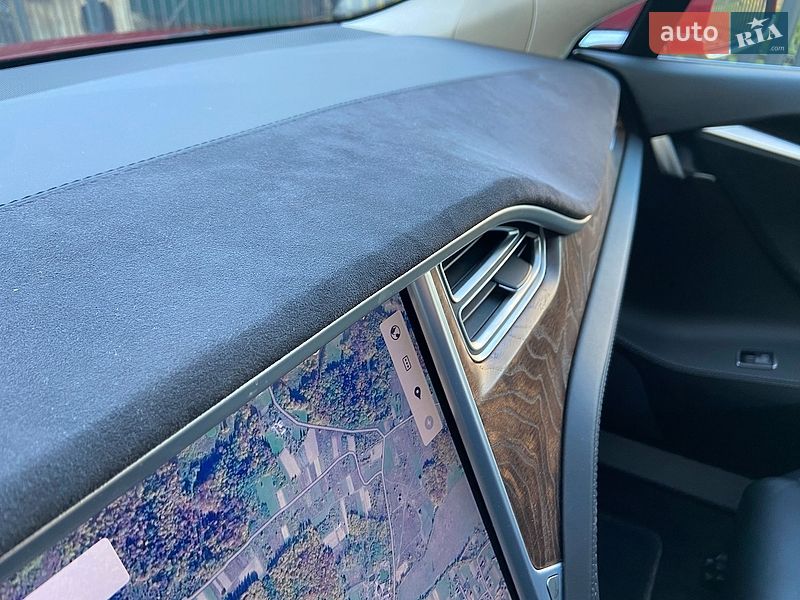 Ліфтбек Tesla Model S 2017 в Чернівцях