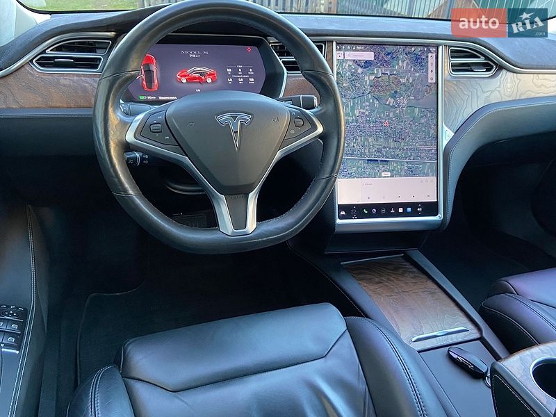 Ліфтбек Tesla Model S 2017 в Чернівцях