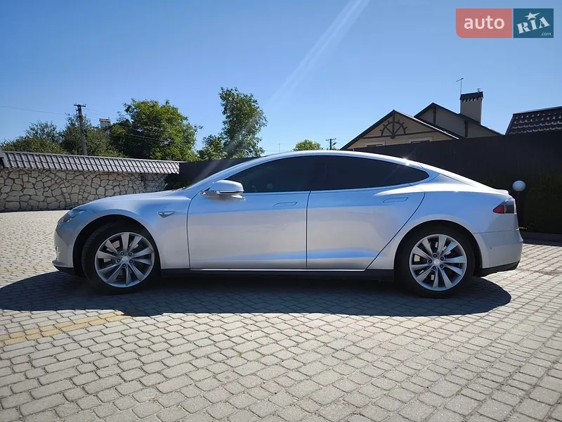Tesla Model S 2014
