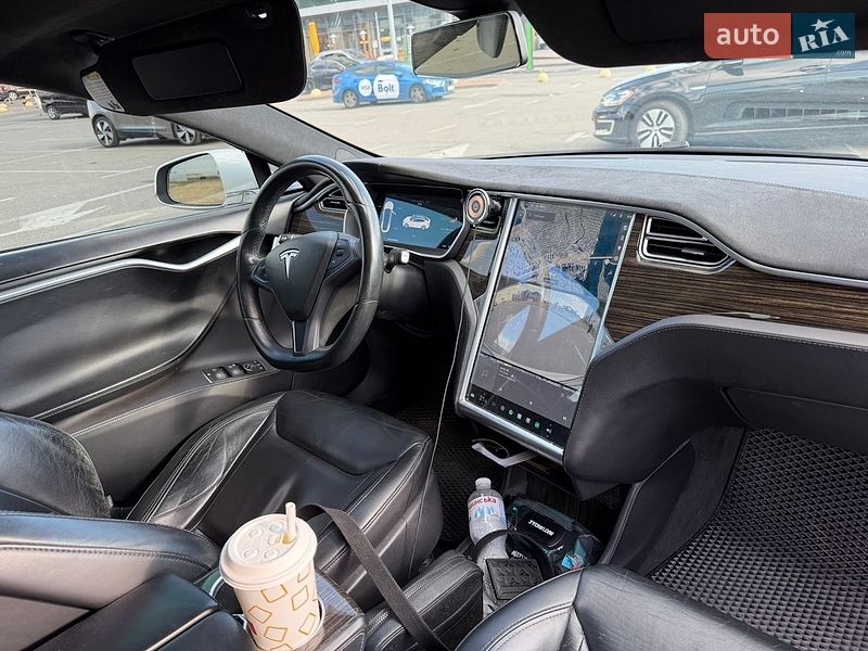 Лифтбек Tesla Model S 2015 в Киеве