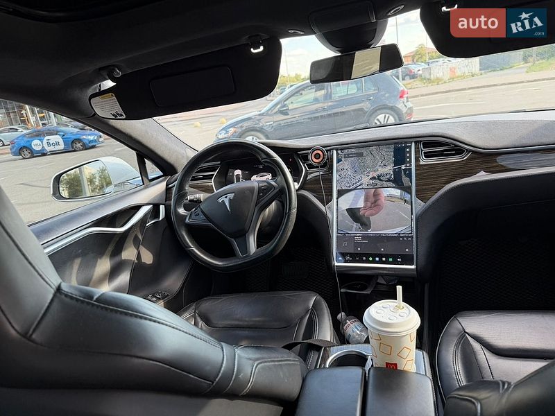 Лифтбек Tesla Model S 2015 в Киеве