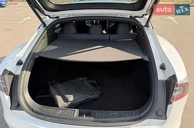 Лифтбек Tesla Model S 2015 в Киеве