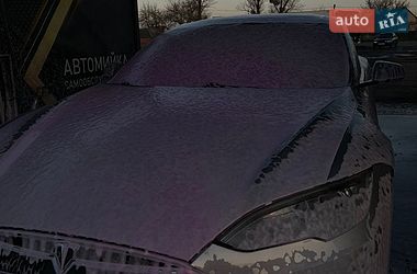 Лифтбек Tesla Model S 2013 в Валках