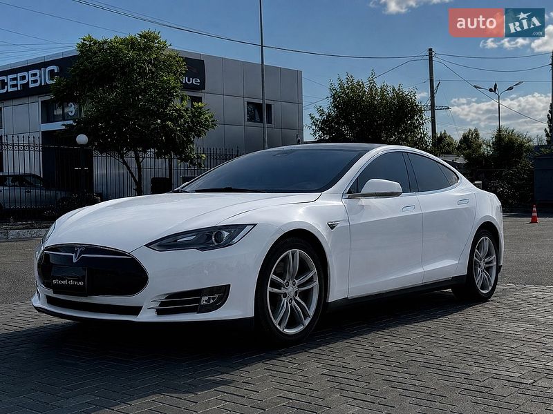 Ліфтбек Tesla Model S 2014 в Миколаєві