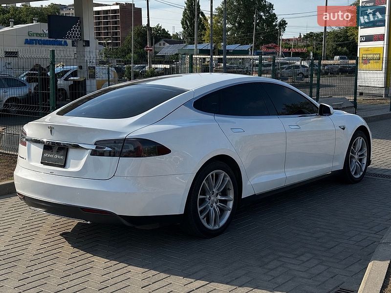 Ліфтбек Tesla Model S 2014 в Миколаєві