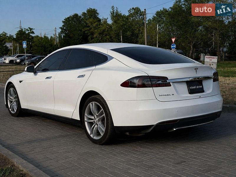 Ліфтбек Tesla Model S 2014 в Миколаєві