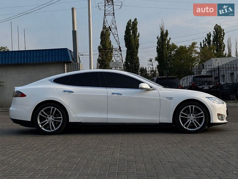 Ліфтбек Tesla Model S 2014 в Миколаєві