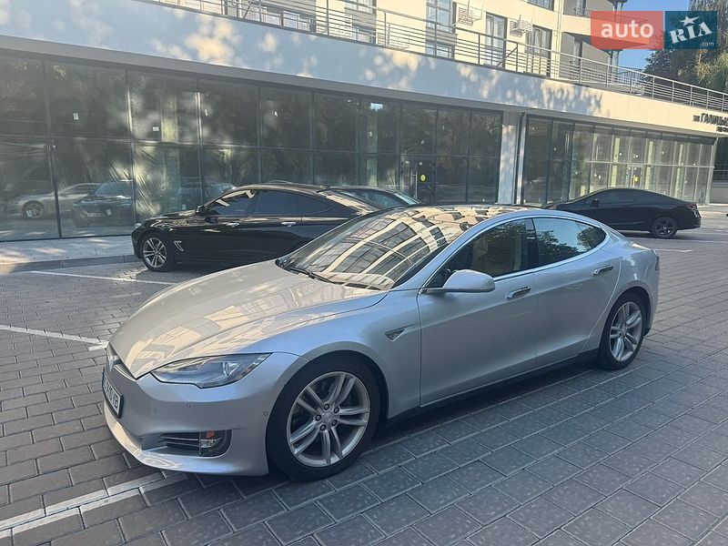 Ліфтбек Tesla Model S 2015 в Рівному