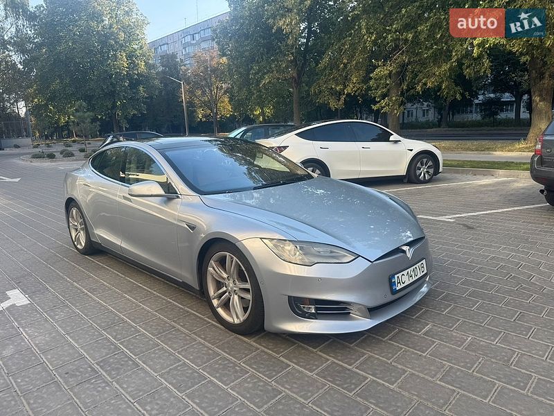 Ліфтбек Tesla Model S 2015 в Рівному