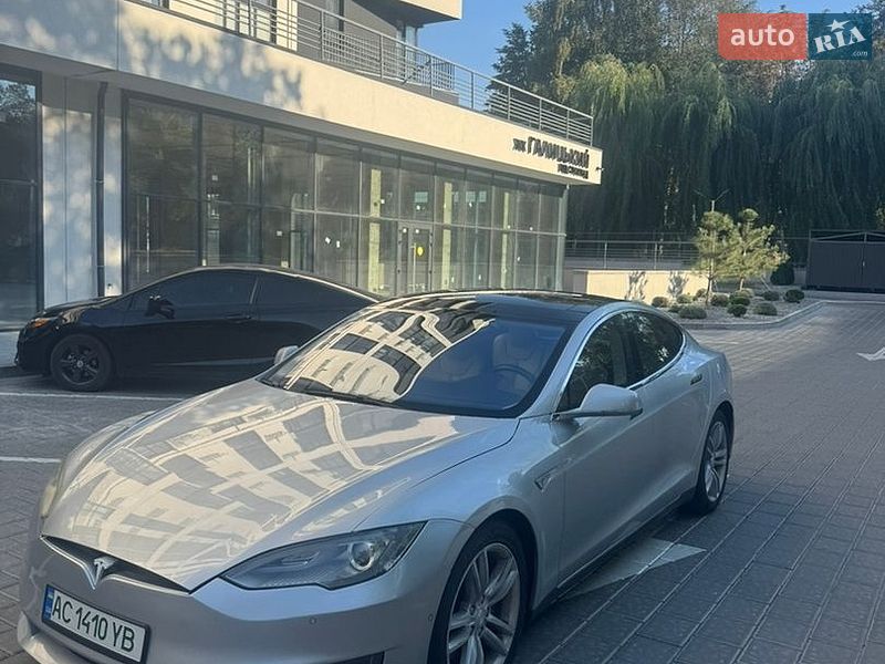 Ліфтбек Tesla Model S 2015 в Рівному