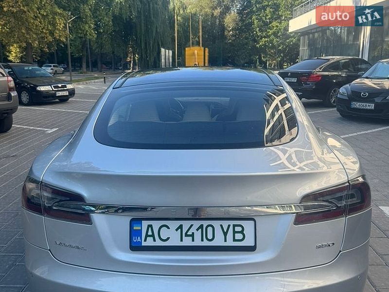 Ліфтбек Tesla Model S 2015 в Рівному