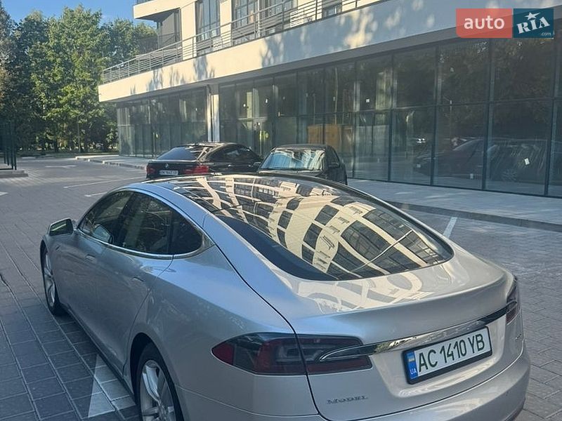 Ліфтбек Tesla Model S 2015 в Рівному