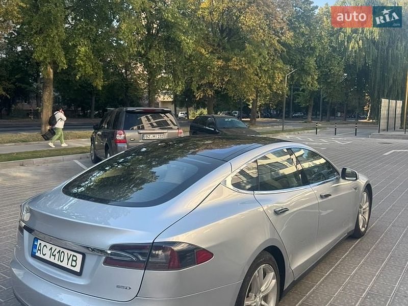 Ліфтбек Tesla Model S 2015 в Рівному