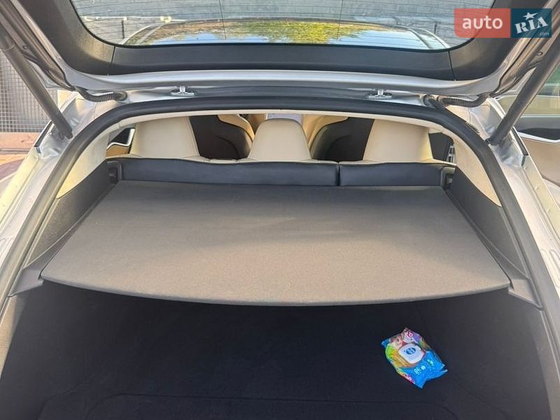 Ліфтбек Tesla Model S 2015 в Рівному