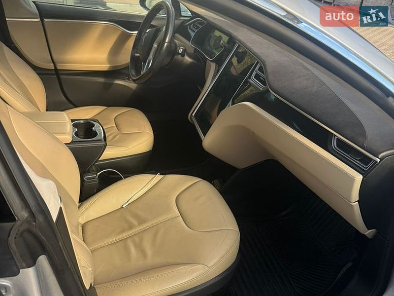 Ліфтбек Tesla Model S 2015 в Рівному
