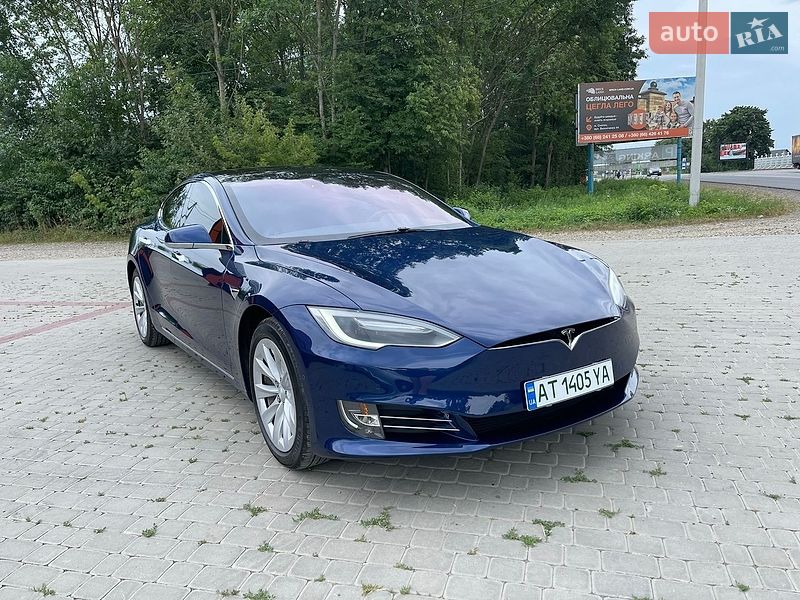 Лифтбек Tesla Model S 2017 в Снятине