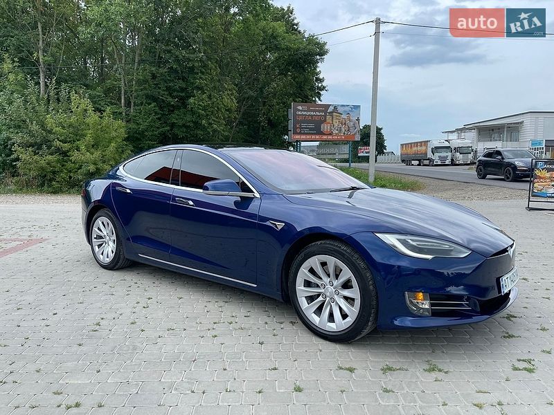 Лифтбек Tesla Model S 2017 в Снятине