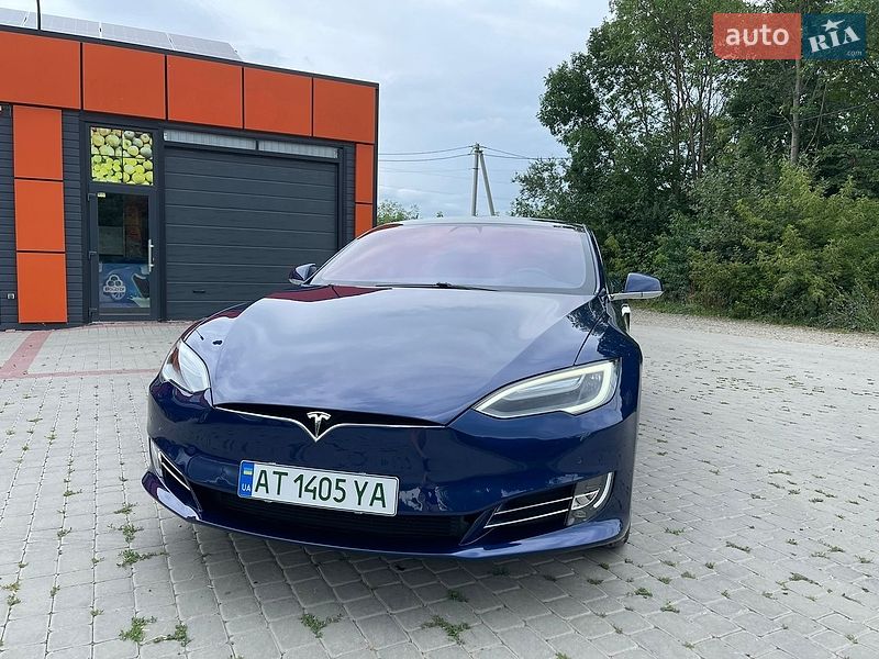 Лифтбек Tesla Model S 2017 в Снятине
