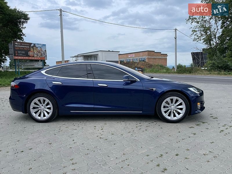 Лифтбек Tesla Model S 2017 в Снятине