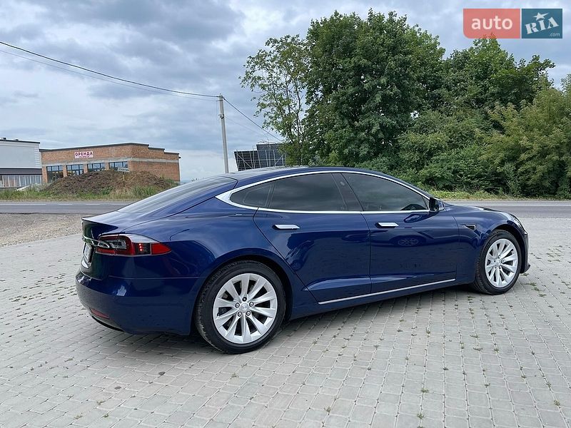 Лифтбек Tesla Model S 2017 в Снятине
