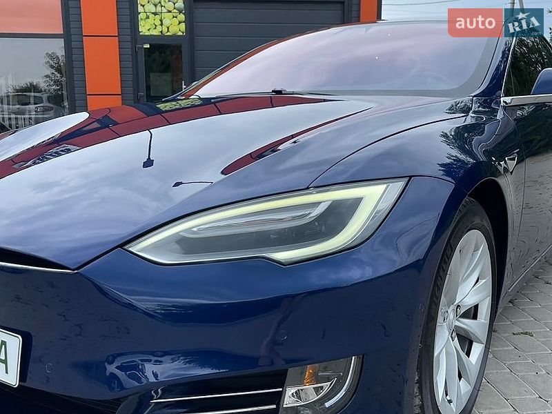 Лифтбек Tesla Model S 2017 в Снятине