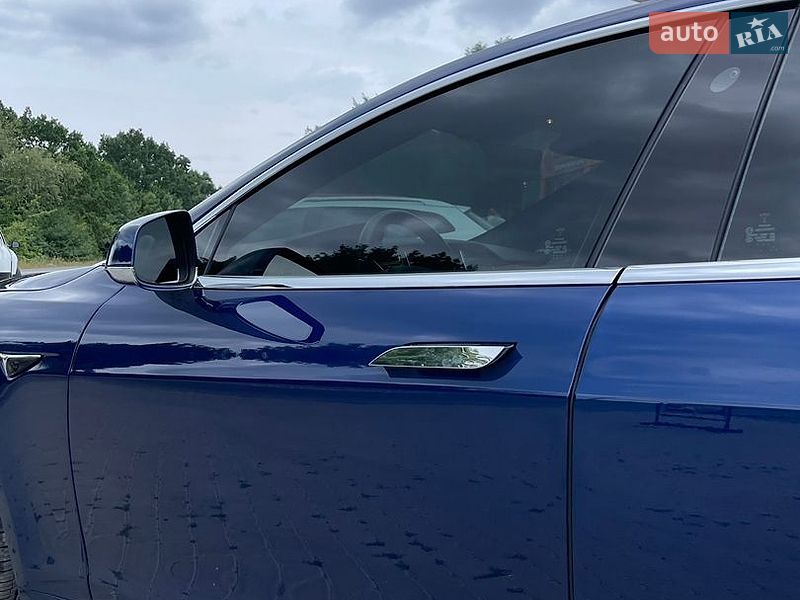 Лифтбек Tesla Model S 2017 в Снятине
